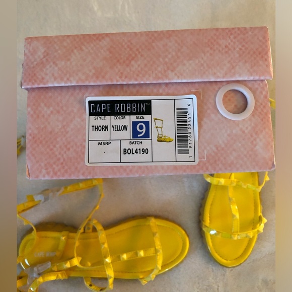 Cape Robbin Thorn Yellow Gladiator Sandals - Picture 11 of 13